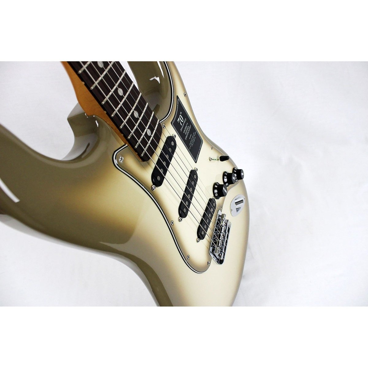 Fender 70th - Anniversary Vintera II Antigua Stratocaster - Antigua - Leitz Music - 717669564544 - 0147030888