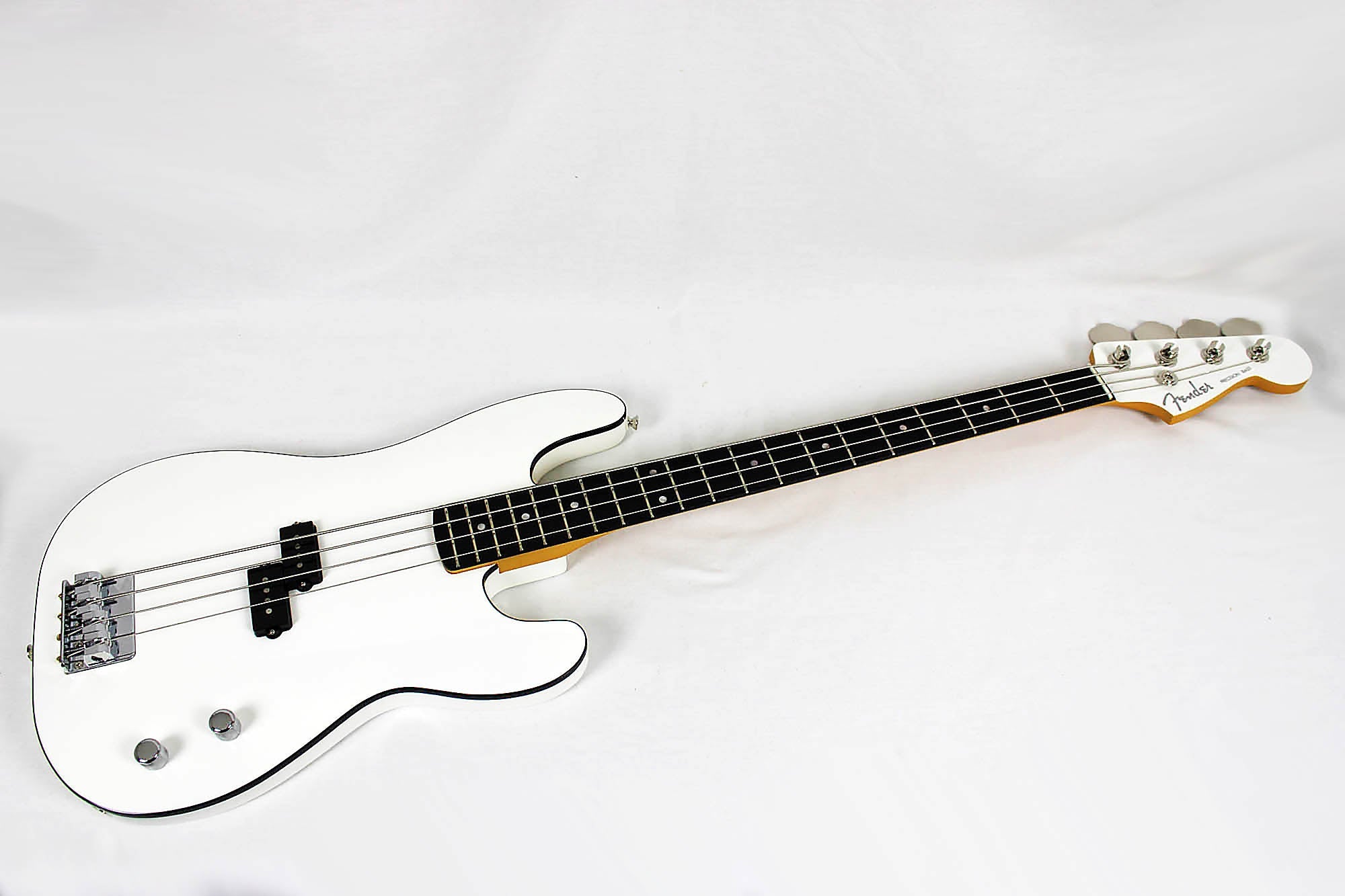 Fender aerodyne deals bass white